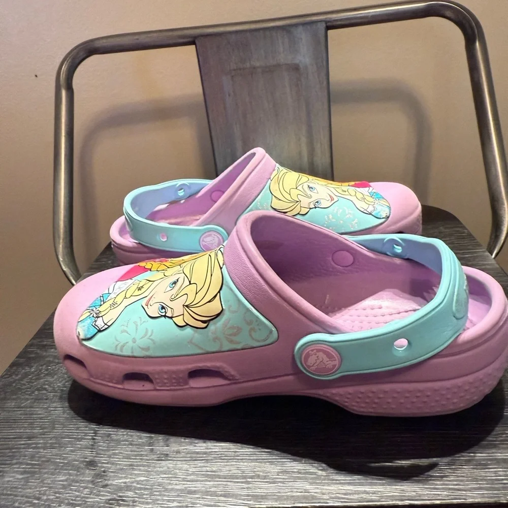 Frozen Crocs - Elsa and Anna Size J1 (big kids) - Picture 6 of 14